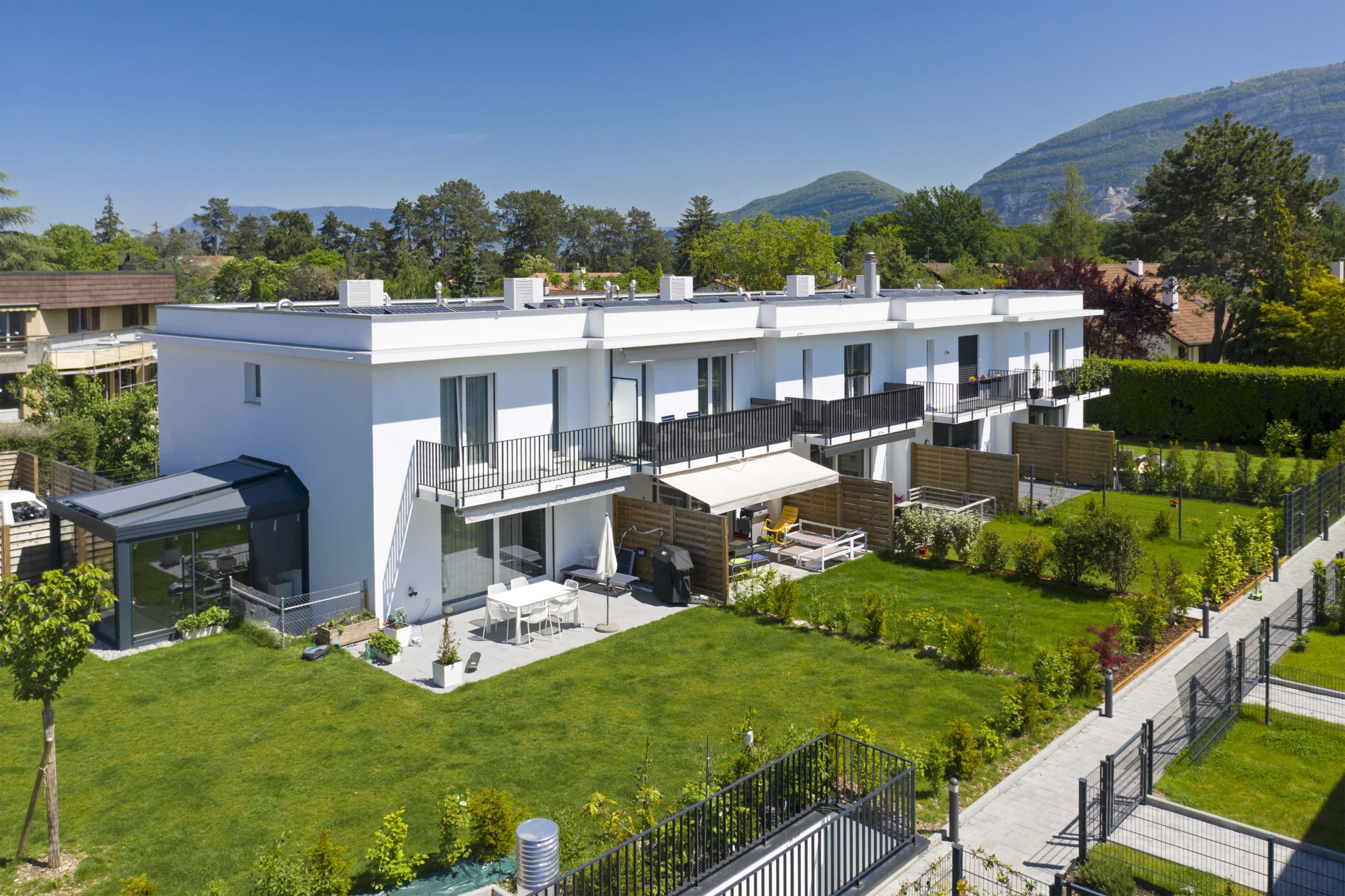 Construction de 10 villas contiguës avec parking sous-terrain sur la commune de Veyrier