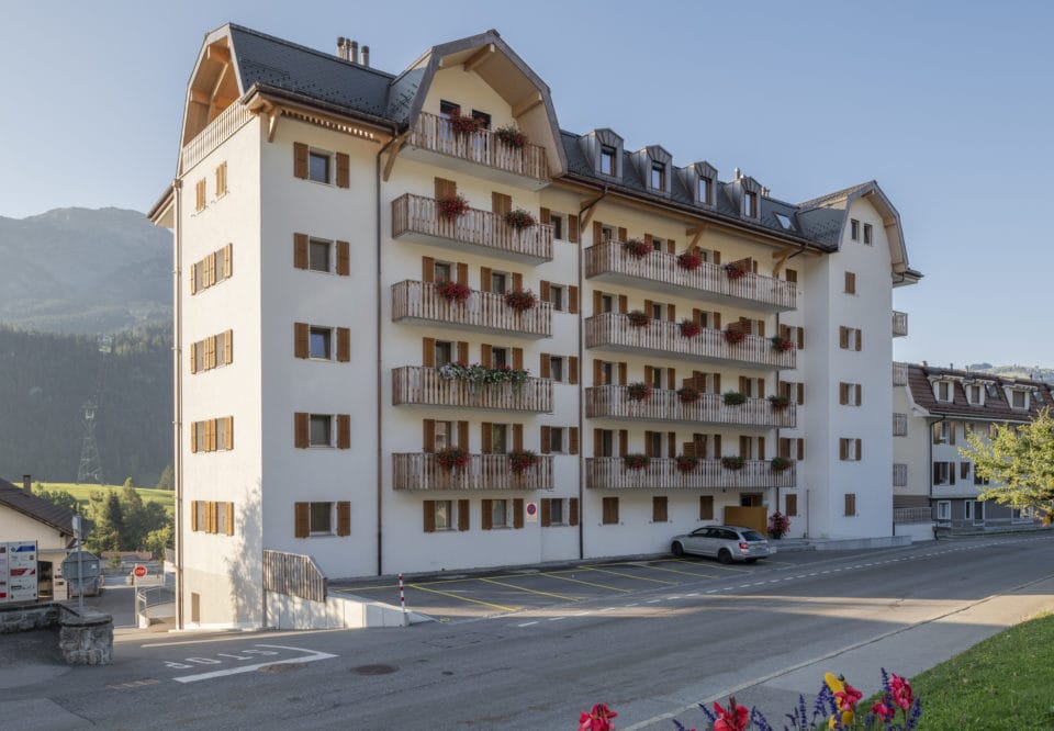 Construction du « Beau Séjour » une propriété de 23 appartements de standing avec piscine intérieure, proche des stations de ski, à château d’Oex